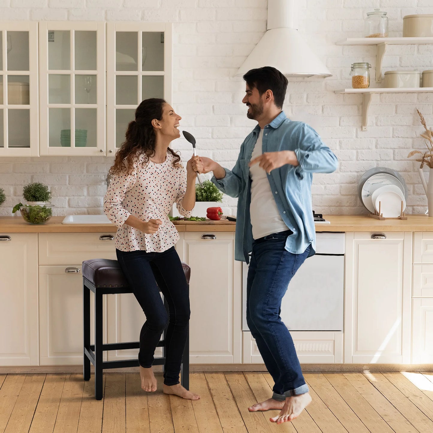 Bar Stools Saddle-Style Pu Leather Upholstered Chair Counter Height Bar Stools with Metal Base Saddle Stools For Kitchen