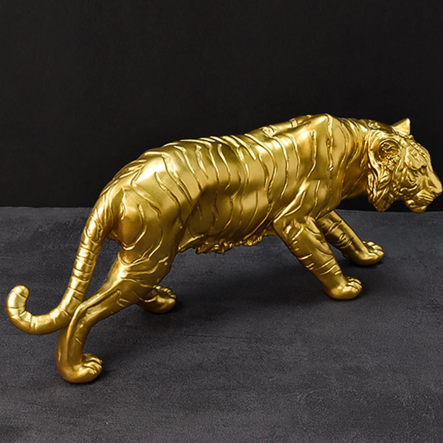 Resin Desktop Tiger Statue Crafts Ornaments Gold American Tiger Sculpture Christmas Gift Collectibles for Home Living Room Decor