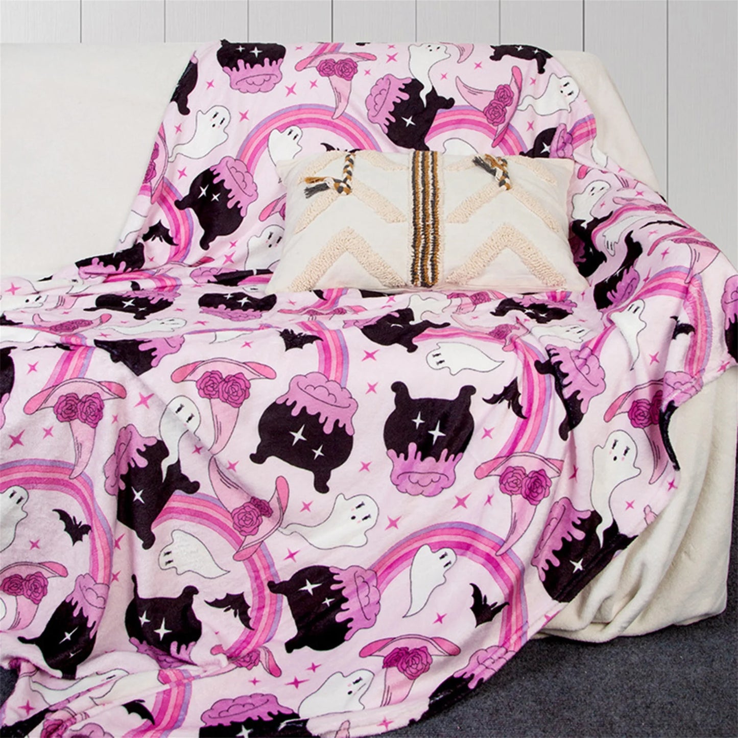 Spooky Halloween Throw Blanket Soft and Warm Fleece Blanket with Stylish Print